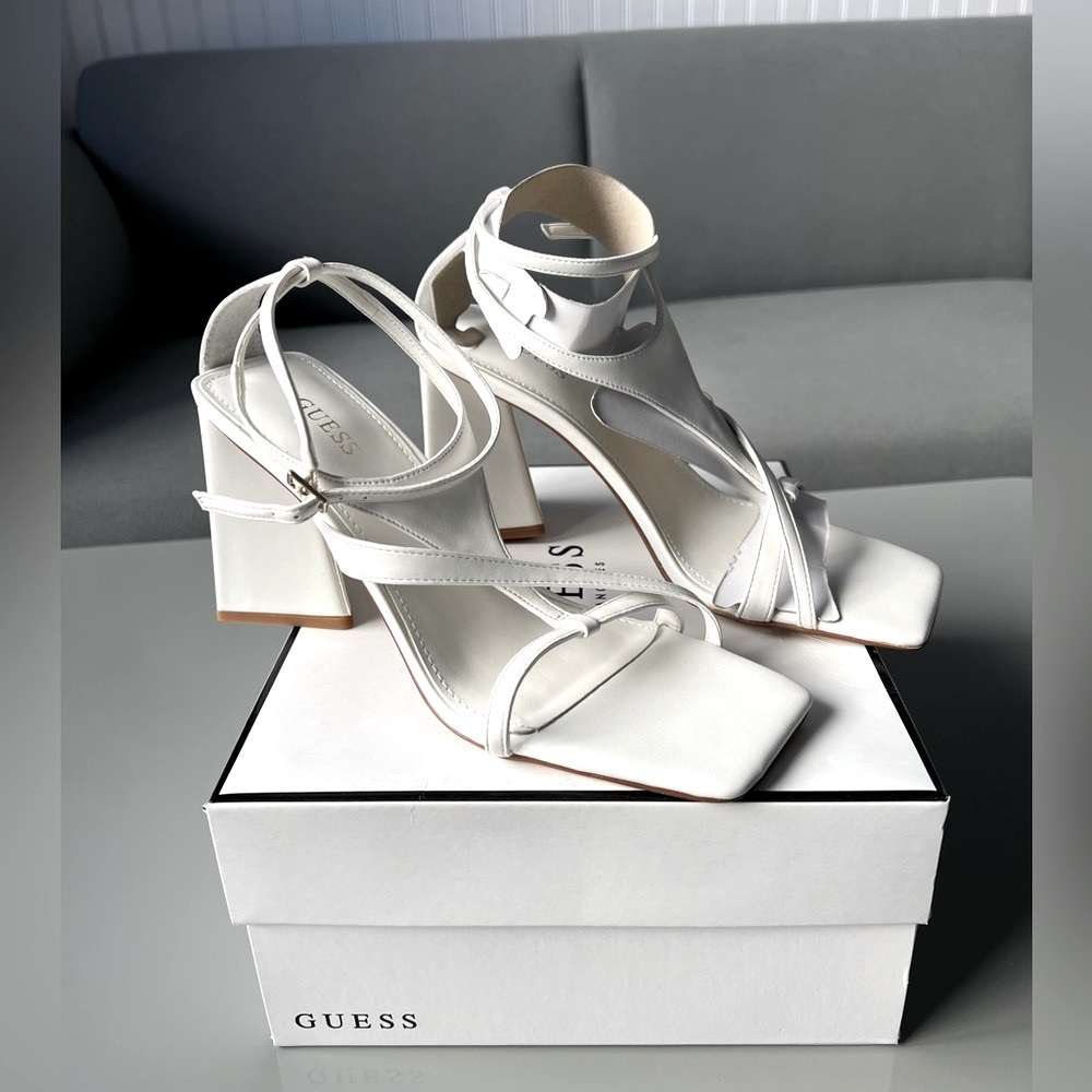 GUESS KANAI sandals 7.5